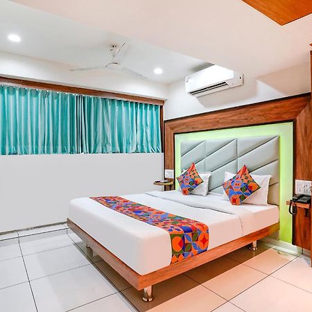 Hotel Fabexpress Royal Bird Ahmedabad Exterior foto