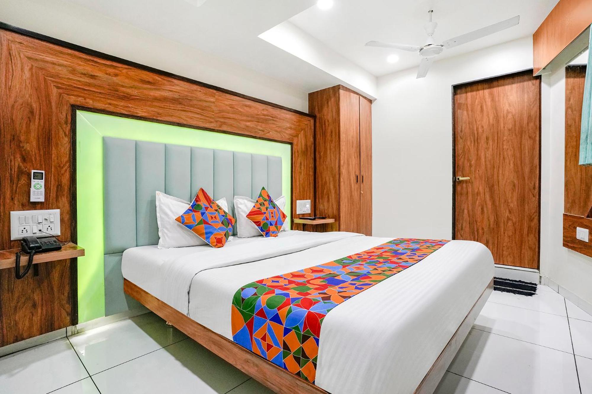 Hotel Fabexpress Royal Bird Ahmedabad Exterior foto