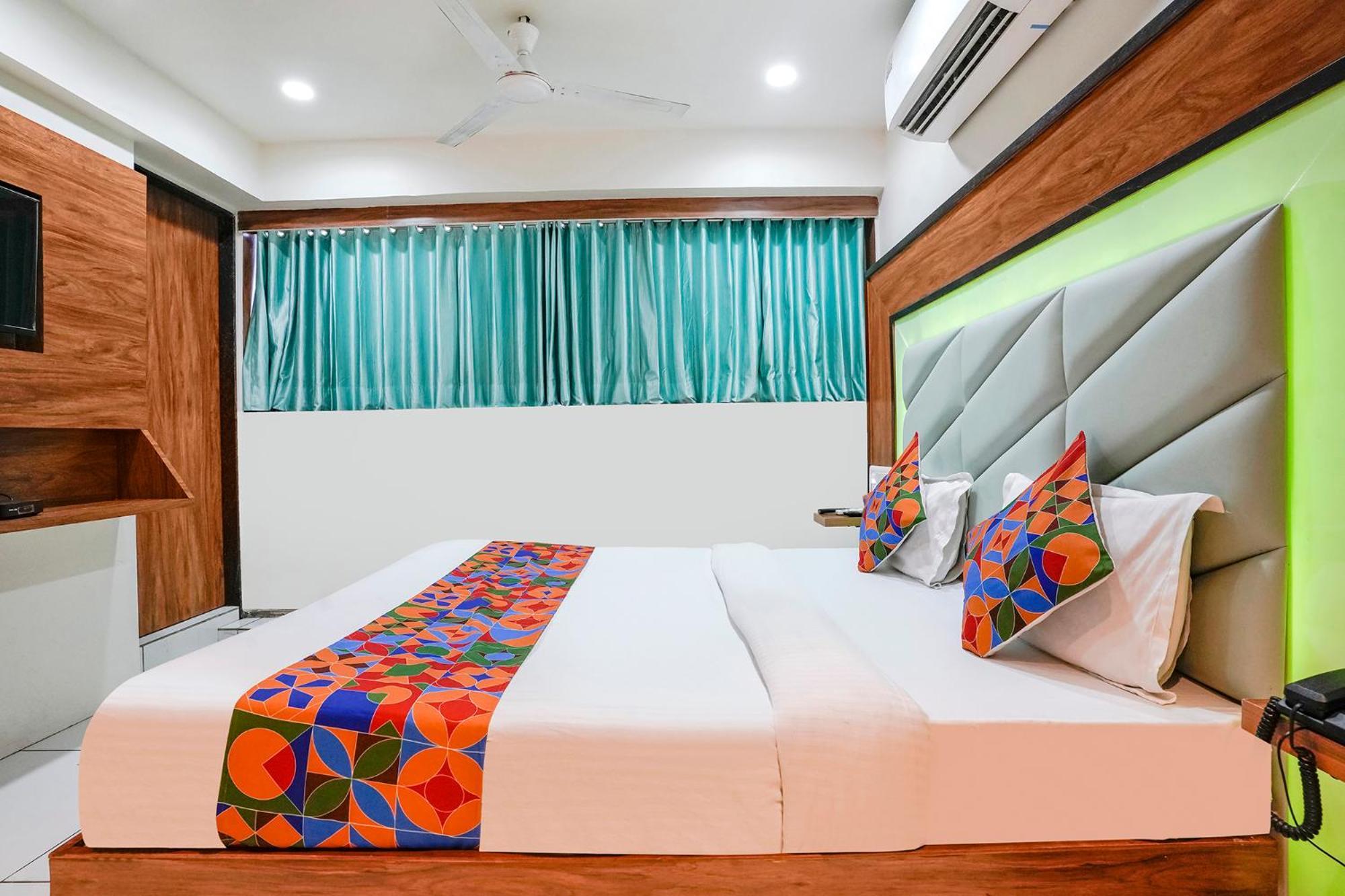 Hotel Fabexpress Royal Bird Ahmedabad Exterior foto