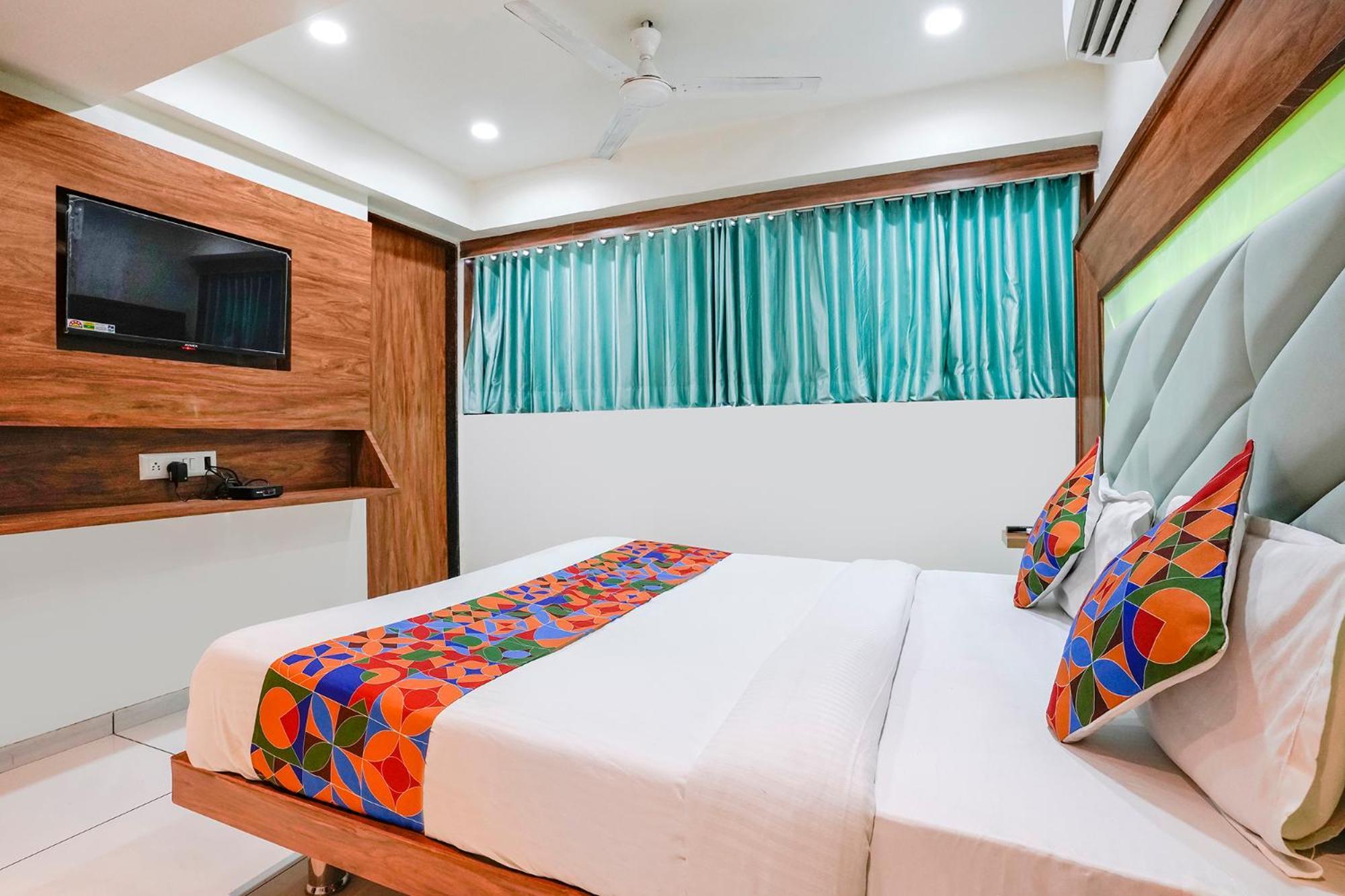 Hotel Fabexpress Royal Bird Ahmedabad Exterior foto