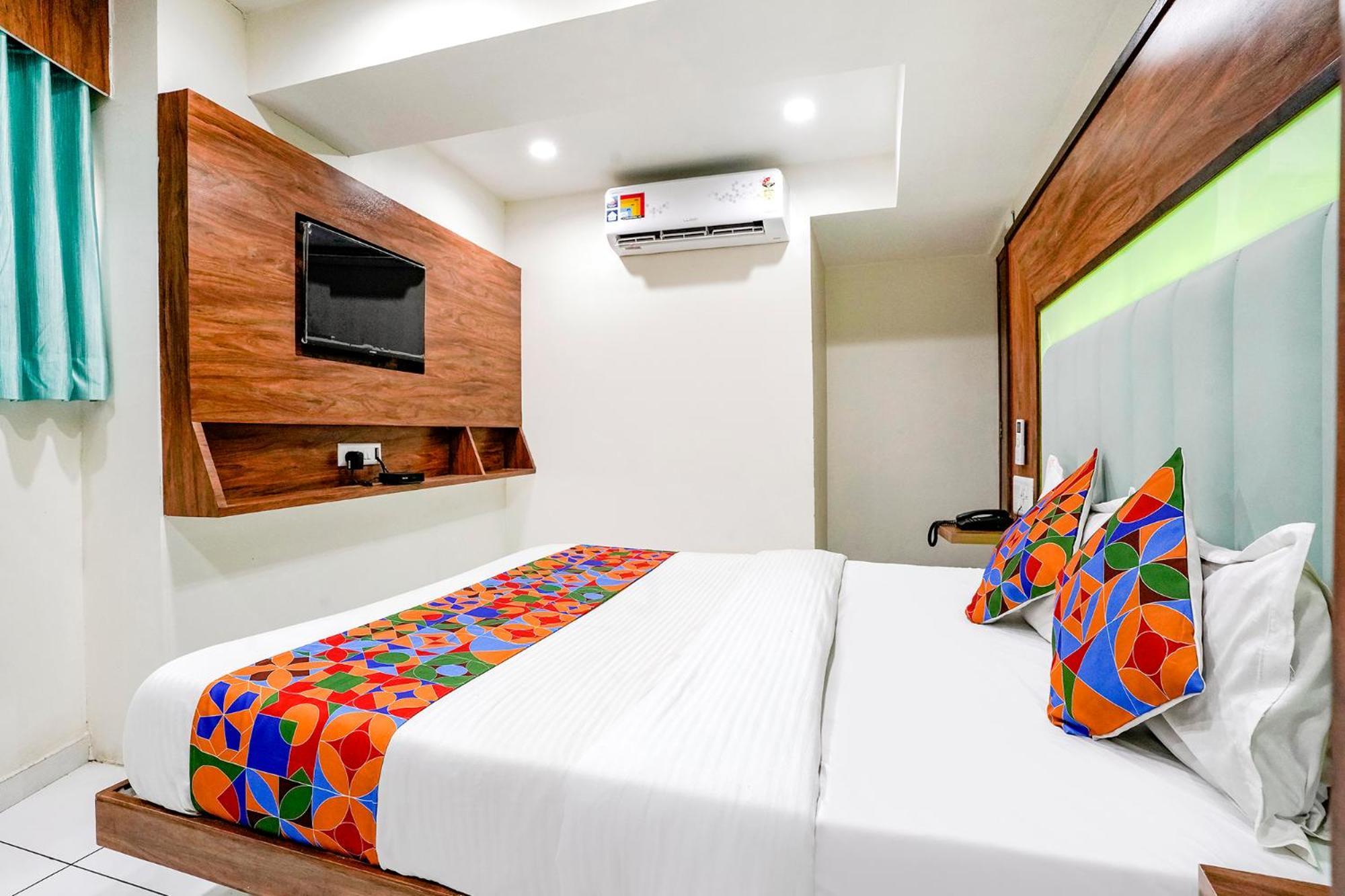 Hotel Fabexpress Royal Bird Ahmedabad Exterior foto