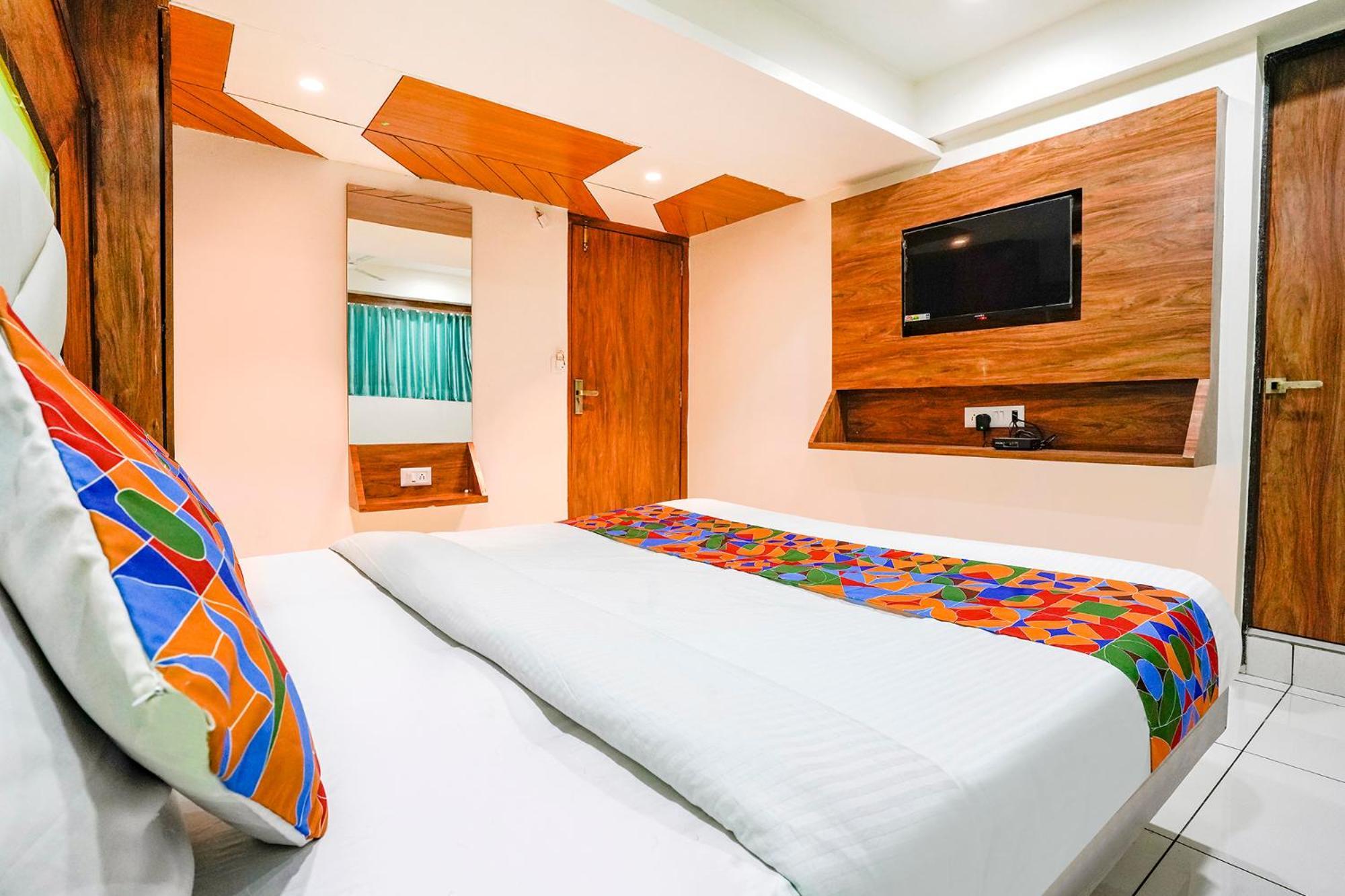 Hotel Fabexpress Royal Bird Ahmedabad Exterior foto