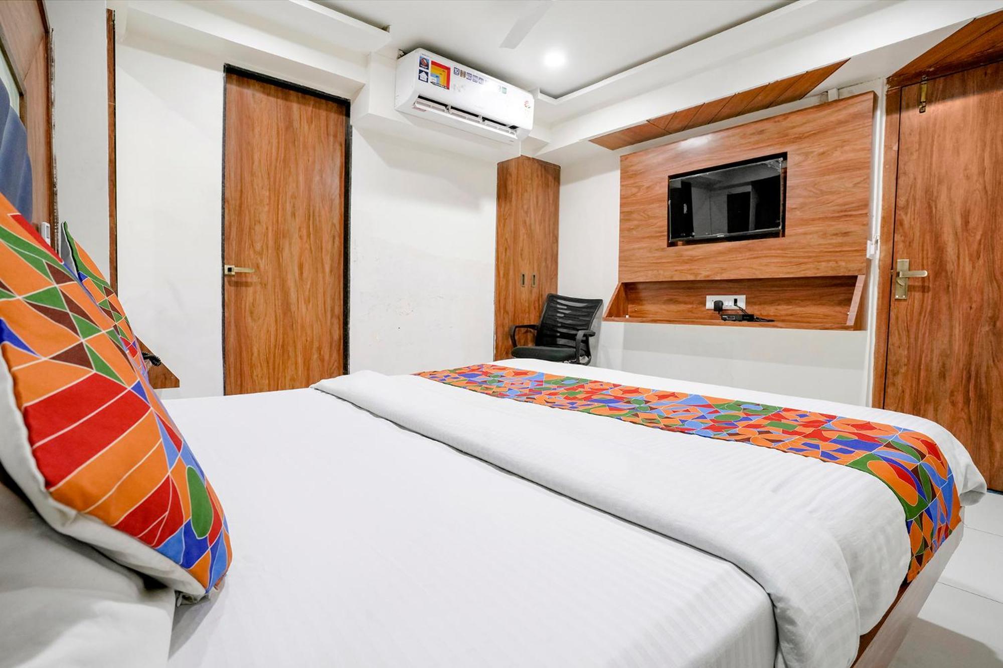 Hotel Fabexpress Royal Bird Ahmedabad Exterior foto