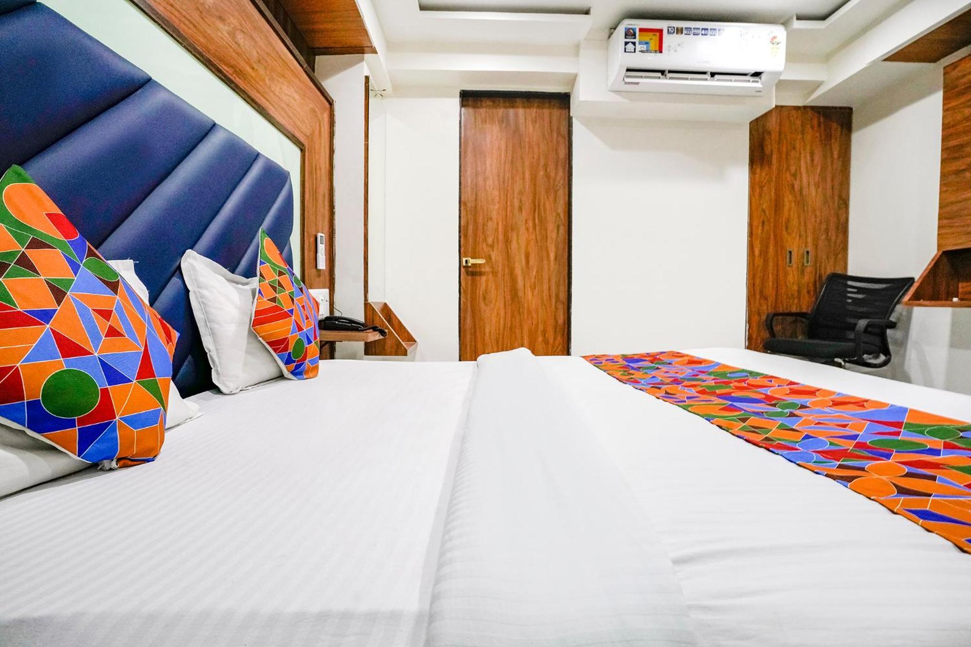 Hotel Fabexpress Royal Bird Ahmedabad Exterior foto