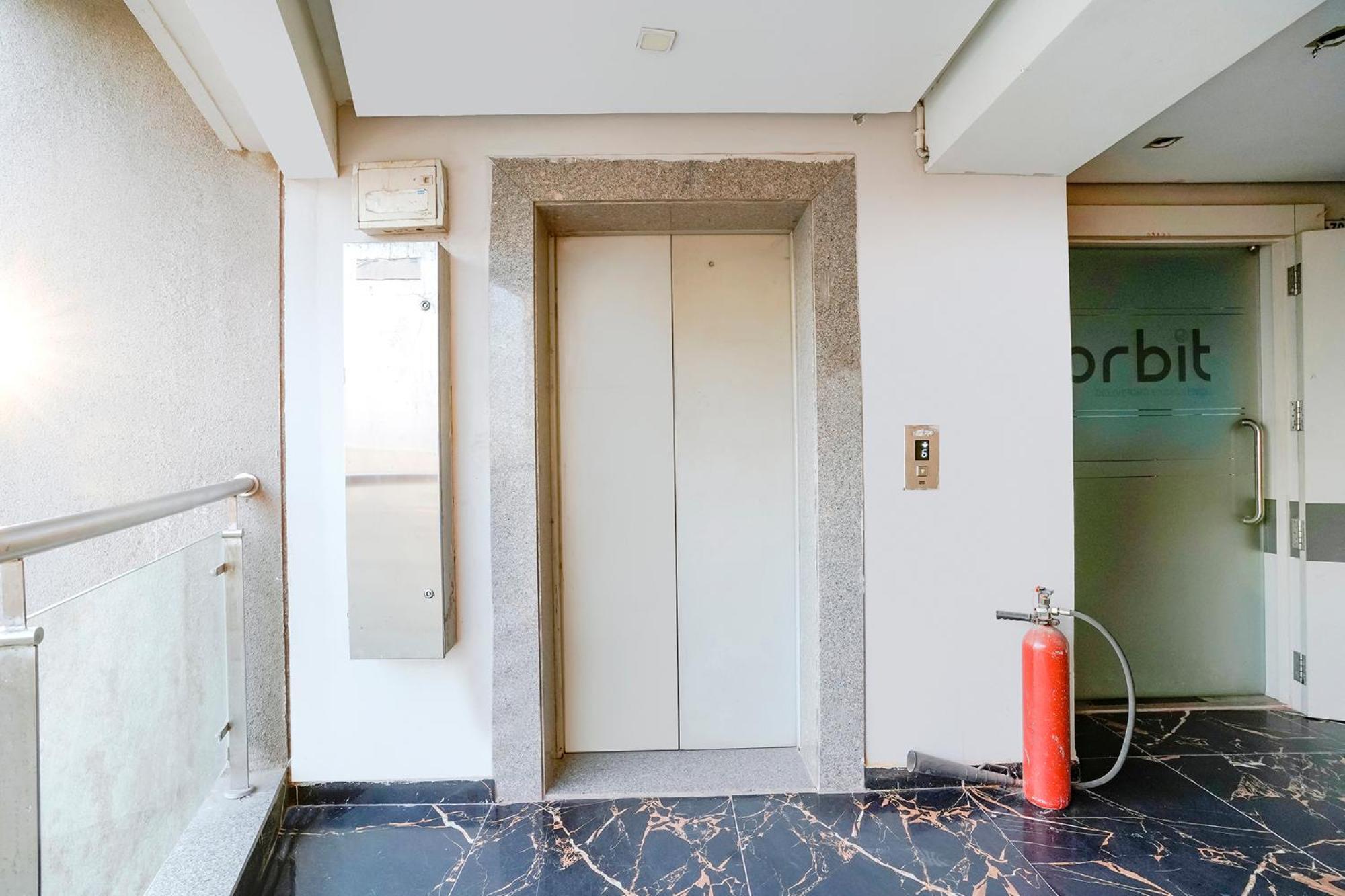 Hotel Fabexpress Royal Bird Ahmedabad Exterior foto