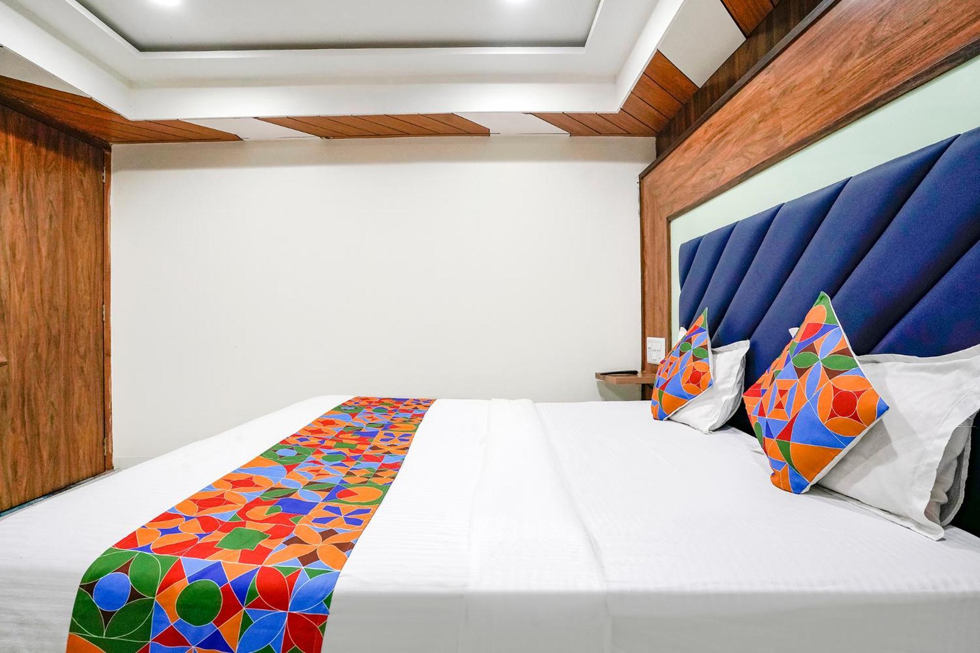 Hotel Fabexpress Royal Bird Ahmedabad Exterior foto