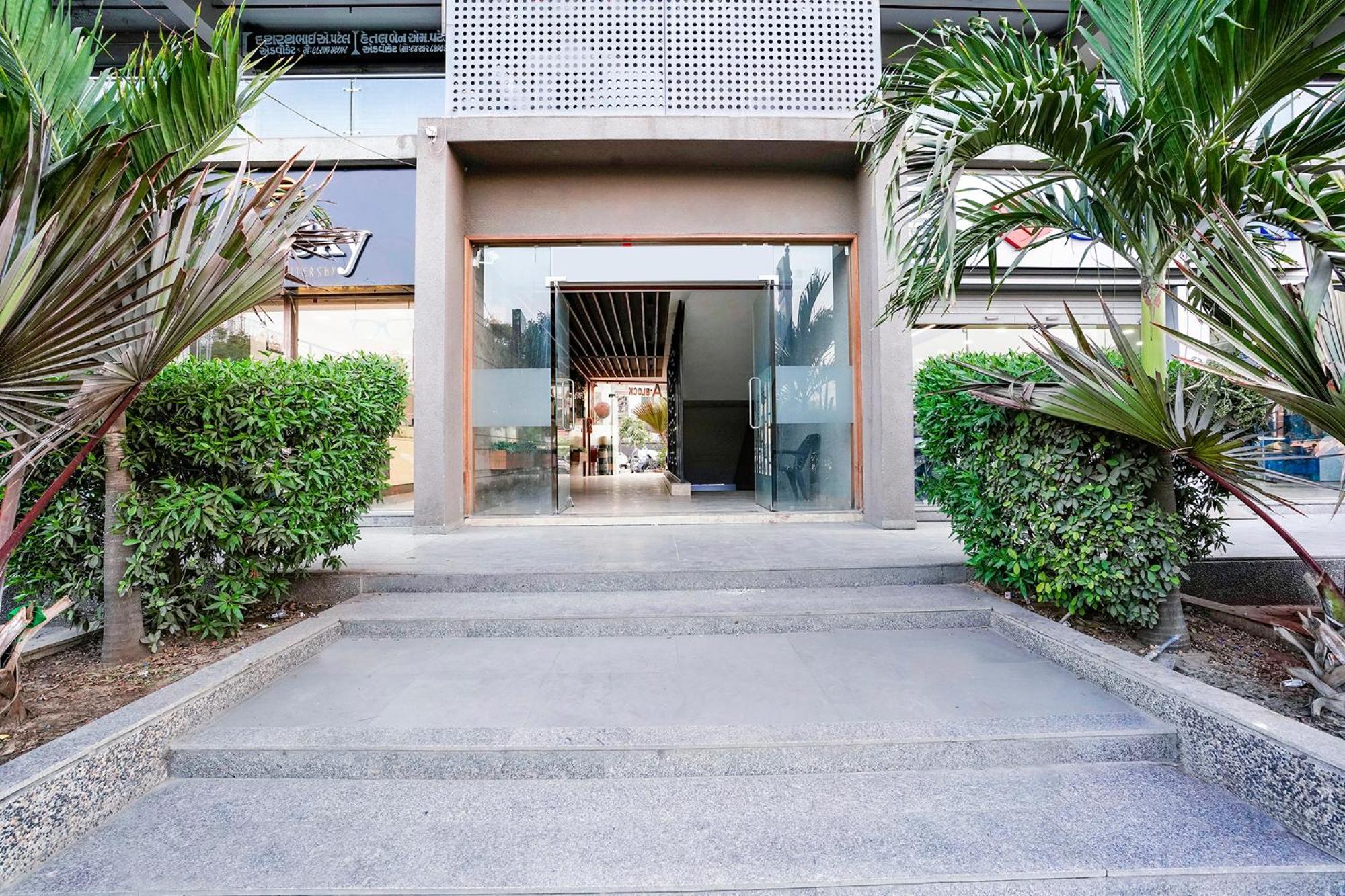 Hotel Fabexpress Royal Bird Ahmedabad Exterior foto